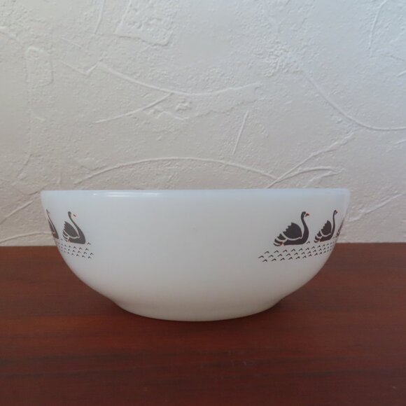 Set of 5 Vintage MCM Termocrisa Swan Pattern Bowls - Picture 3 of 9